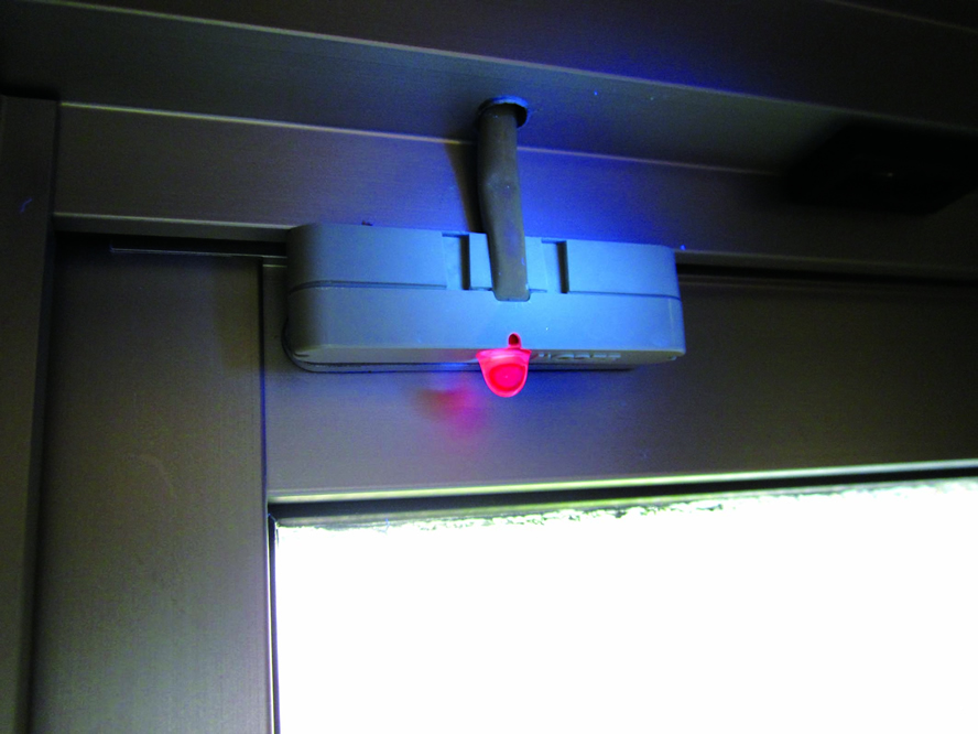 液体で見る雨漏り調査